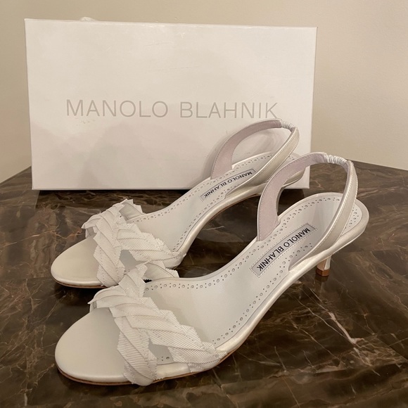 Manolo Blahnik Ligra 50MM Pleated Slingbacks Sandals in White Size 38 - Picture 4 of 10